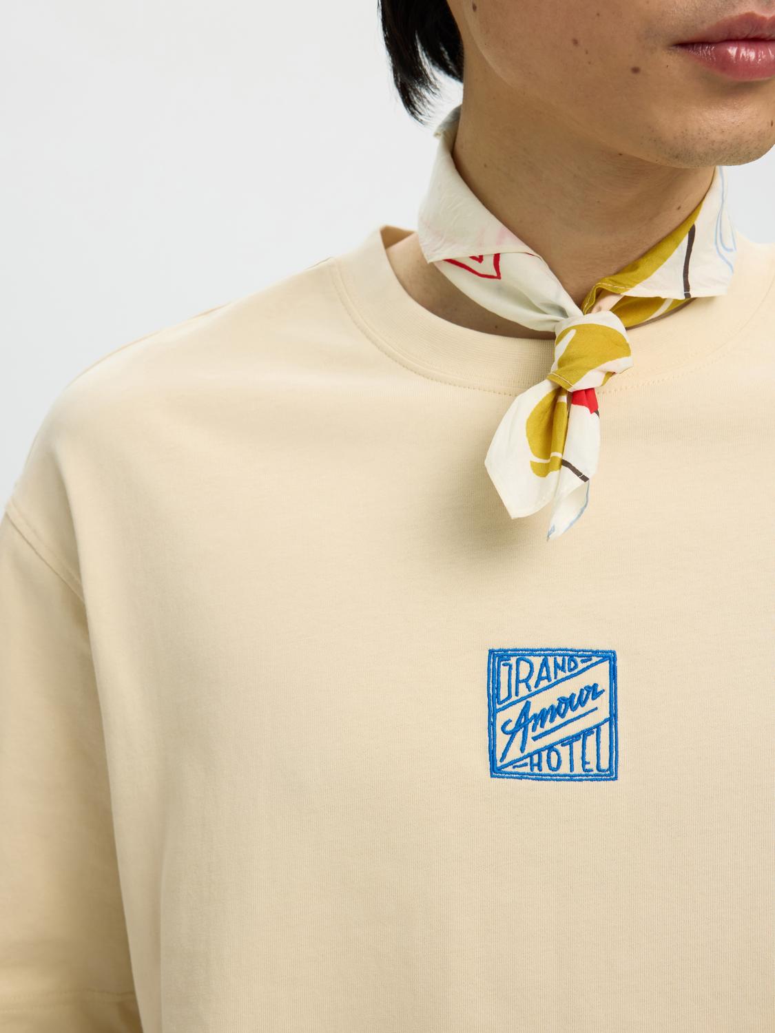 pack_shot-detail